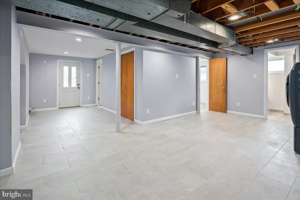 Entry Way - 9026 Mcnair Dr, Alexandria, VA 22309 photo 2 of 2
