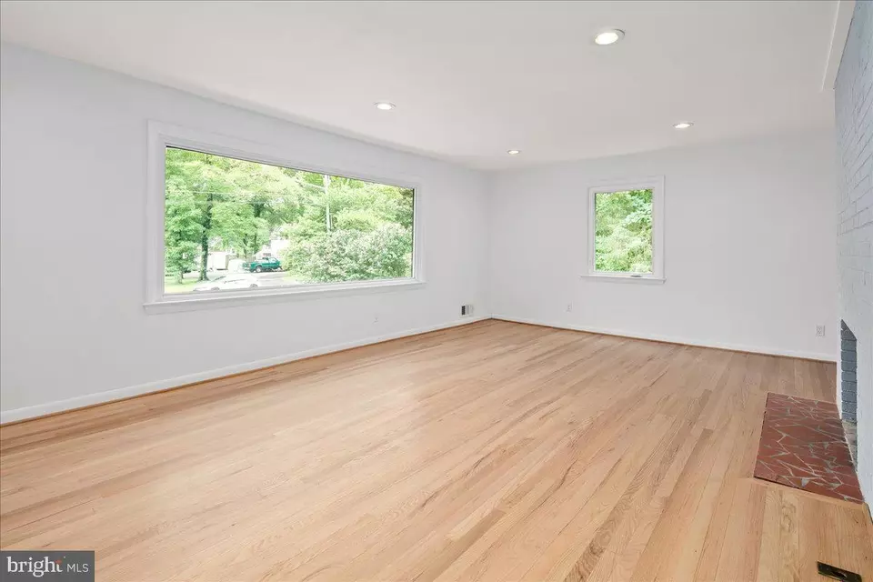 Living - 9026 Mcnair Dr, Alexandria, VA 22309 photo 2 of 11