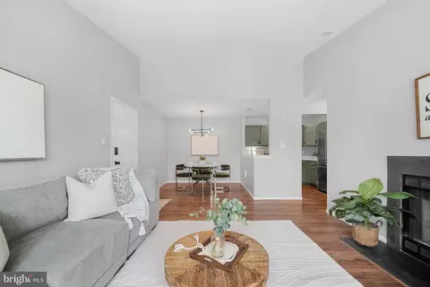 Living - 7826 Harrowgate Cir #D, Springfield, VA 22152 photo 4 of 4