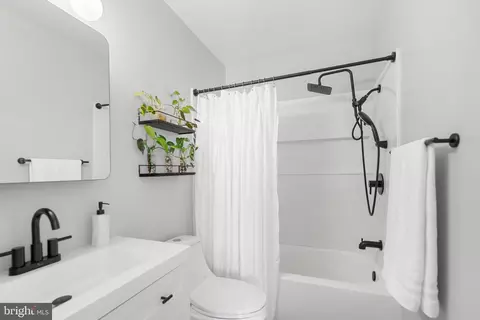 Bath - 7826 Harrowgate Cir #D, Springfield, VA 22152 photo 1 of 1