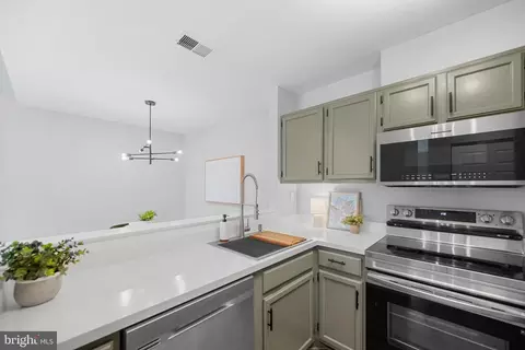 Kitchen - 7826 Harrowgate Cir #D, Springfield, VA 22152 photo 2 of 3