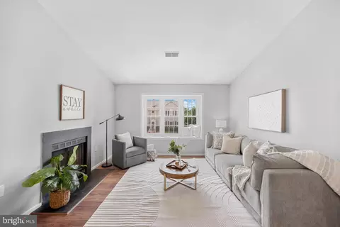 Living - 7826 Harrowgate Cir #D, Springfield, VA 22152 photo 2 of 4