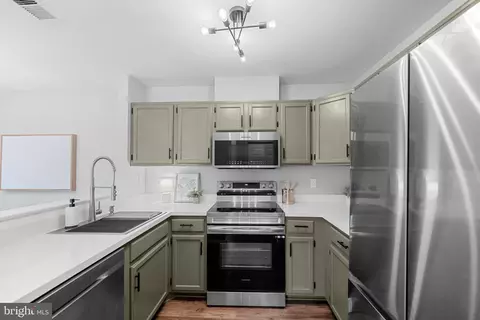 Kitchen - 7826 Harrowgate Cir #D, Springfield, VA 22152 photo 1 of 3