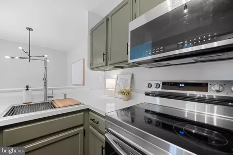 Kitchen - 7826 Harrowgate Cir #D, Springfield, VA 22152 photo 3 of 3