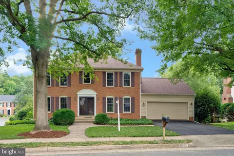 8931 Kenilworth Dr, Burke, VA 22015