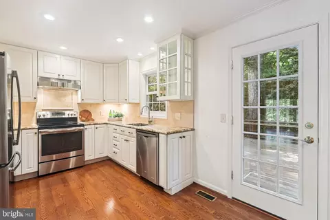 4622 Briar Patch Ct, Fairfax, VA 22032 photo 3