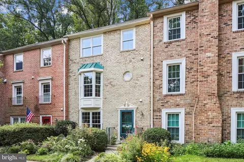 4622 Briar Patch Ct, Fairfax, VA 22032