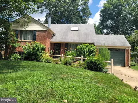 6910 Gilbert St, Springfield, VA 22150 photo 3