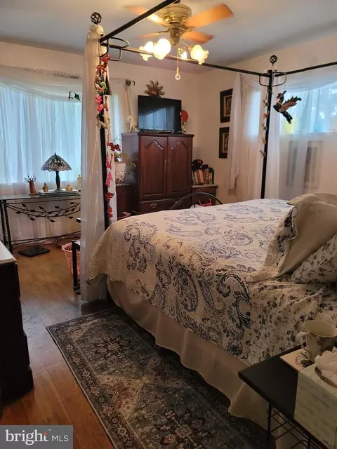 6910 Gilbert St, Springfield, VA 22150 photo 10