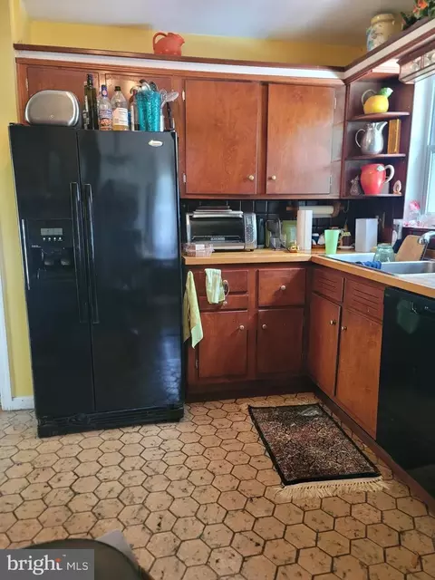 6910 Gilbert St, Springfield, VA 22150 photo 8