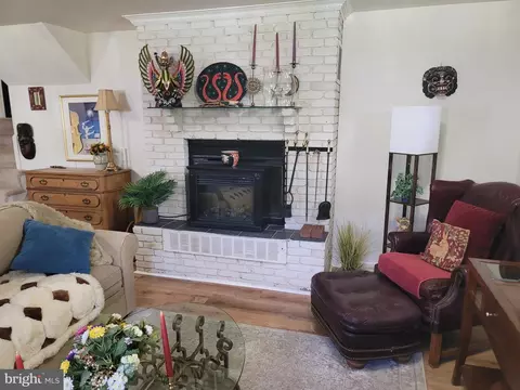 6910 Gilbert St, Springfield, VA 22150 photo 17