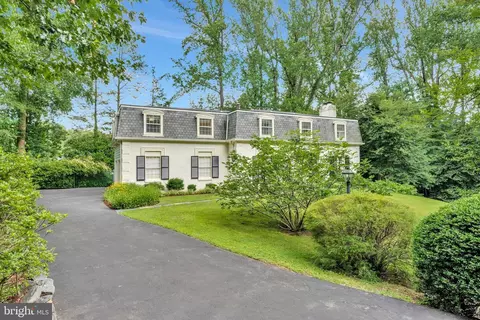 865 Merriewood Ln, Mclean, VA 22102