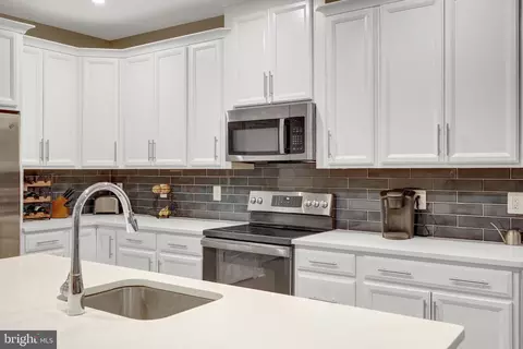 Kitchen - 1675 Bandit Loop #103B, Reston, VA 20190 photo 4 of 4