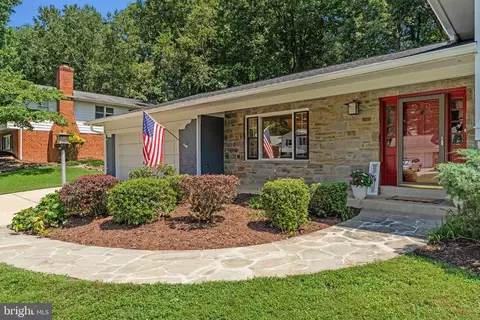 2613 E Meredith Dr, Vienna, VA 22181 photo 3
