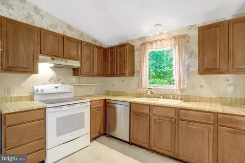 Kitchen - 7615 Springfield Hills Dr, Springfield, VA 22153 photo 2 of 4