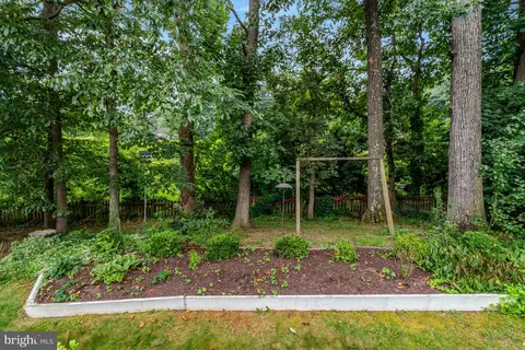 Exterior - 7615 Springfield Hills Dr, Springfield, VA 22153 photo 14 of 16