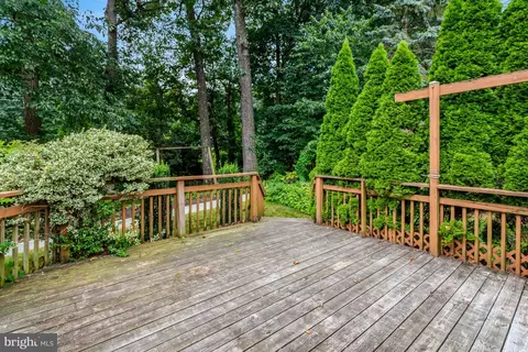 Exterior - 7615 Springfield Hills Dr, Springfield, VA 22153 photo 12 of 16