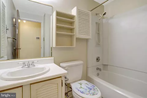 Bath - 7615 Springfield Hills Dr, Springfield, VA 22153 photo 3 of 4