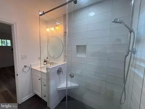 Bath - 650 Walker Rd, Great Falls, VA 22066 photo 2 of 2