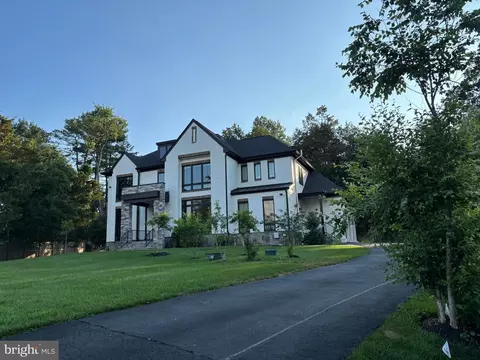 Exterior - 650 Walker Rd, Great Falls, VA 22066 photo 12 of 12