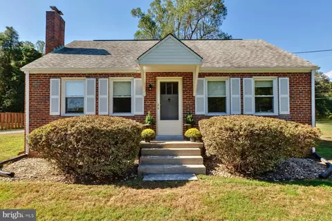650 Walker Rd, Great Falls, VA 22066