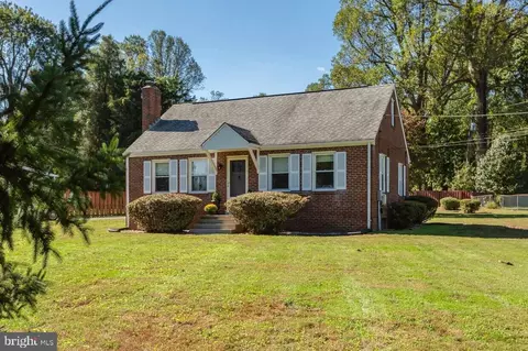 Exterior - 650 Walker Rd, Great Falls, VA 22066 photo 3 of 12