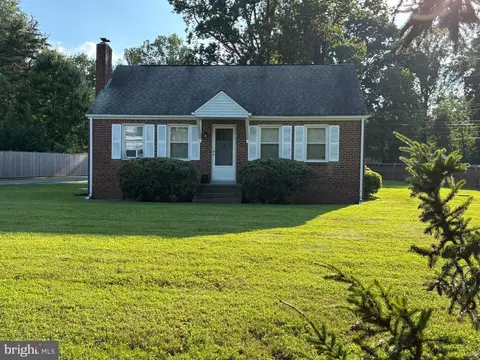 Exterior - 650 Walker Rd, Great Falls, VA 22066 photo 2 of 12