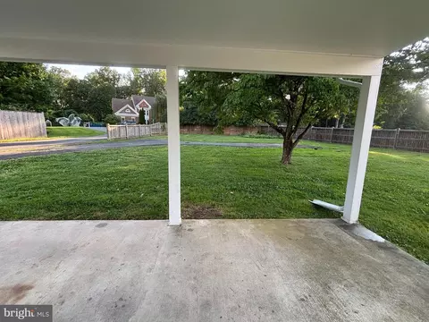 Exterior - 650 Walker Rd, Great Falls, VA 22066 photo 6 of 12