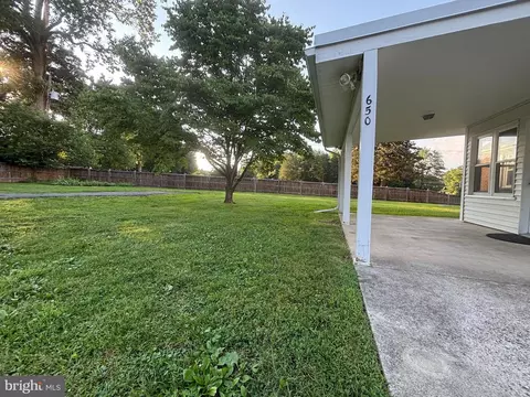 Exterior - 650 Walker Rd, Great Falls, VA 22066 photo 7 of 12