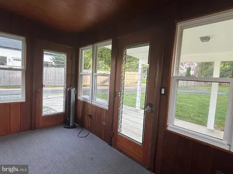 Exterior - 650 Walker Rd, Great Falls, VA 22066 photo 11 of 12