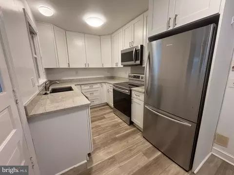 Kitchen - 650 Walker Rd, Great Falls, VA 22066 photo 3 of 4