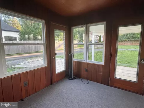 Exterior - 650 Walker Rd, Great Falls, VA 22066 photo 10 of 12