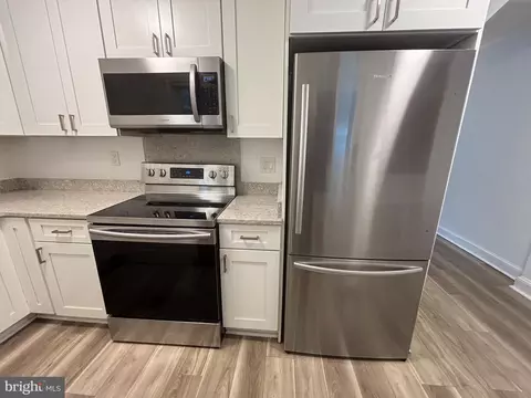 Kitchen - 650 Walker Rd, Great Falls, VA 22066 photo 4 of 4