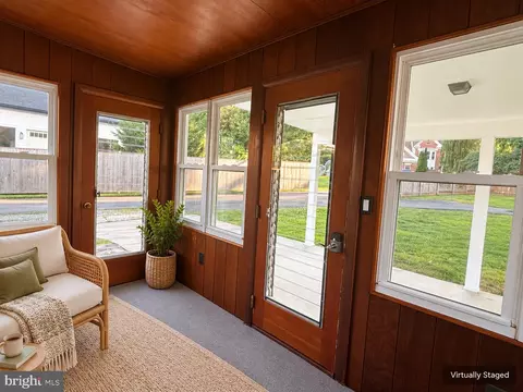 Exterior - 650 Walker Rd, Great Falls, VA 22066 photo 3 of 14