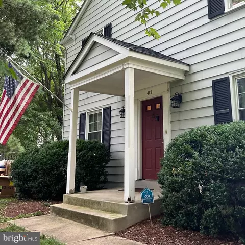 413 Maple Ct, Herndon, VA 20170