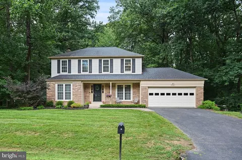 1092 Loran Ct, Great Falls, VA 22066