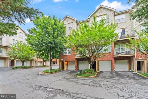 11890 Breton Ct #8B, Reston, VA 20191