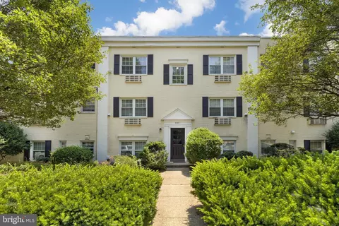2305 Farrington Ave #203, Alexandria, VA 22303