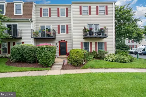 Exterior - 9177 Broken Oak Pl, Burke, VA 22015 photo 2 of 4