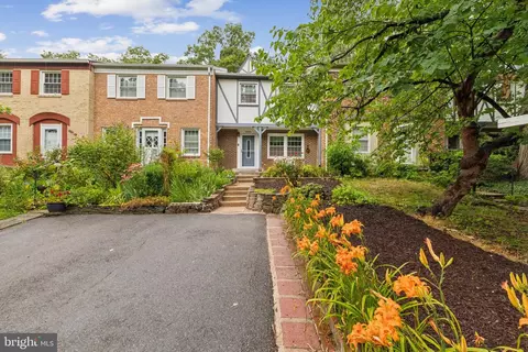 14870 Lambeth Sq, Centreville, VA 20120