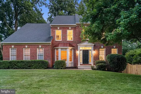 5271 Tractor Ln, Fairfax, VA 22030