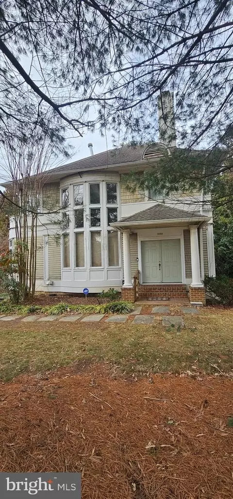 Exterior - 1650 Kirby Rd, Mclean, VA 22101 photo 3 of 4