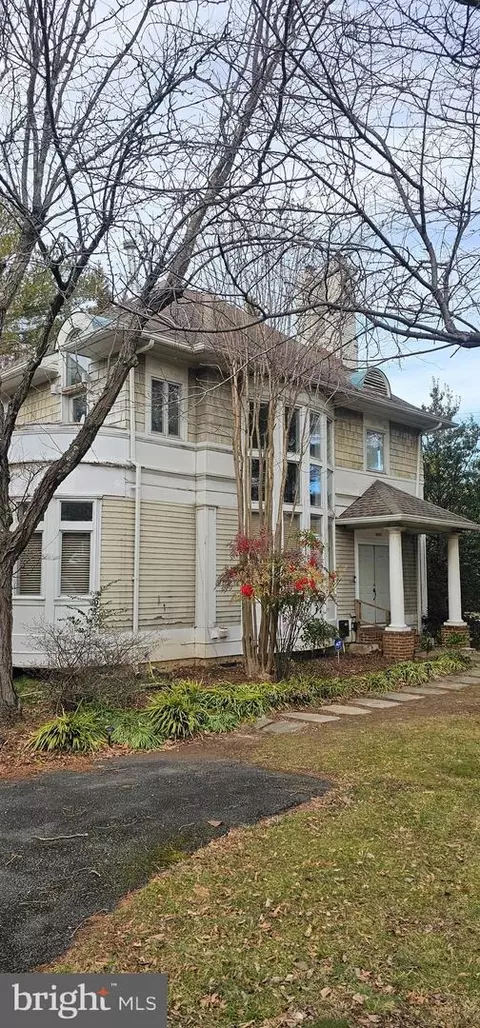 Exterior - 1650 Kirby Rd, Mclean, VA 22101 photo 2 of 4