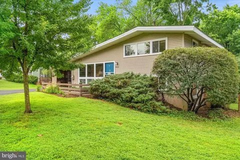 4013 Javins Dr, Alexandria, VA 22310