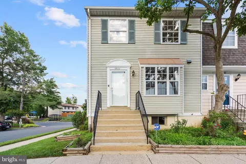 5501 Woodlawn Manor Ct, Alexandria, VA 22309