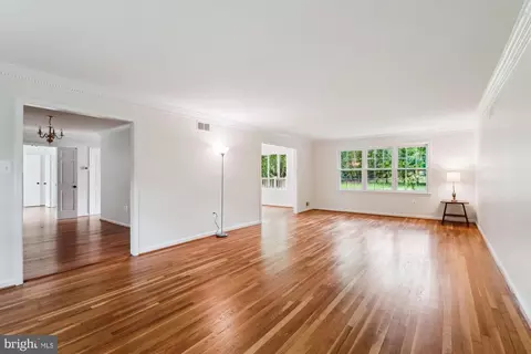 7621 Burford Dr, Mclean, VA 22102 photo 4