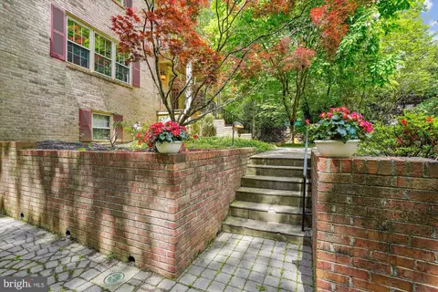7621 Burford Dr, Mclean, VA 22102 photo 2