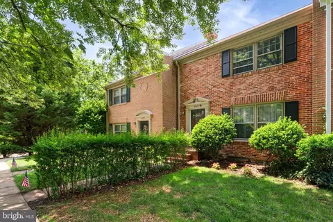 6026 Haverhill Ct, Springfield, VA 22152 photo 2