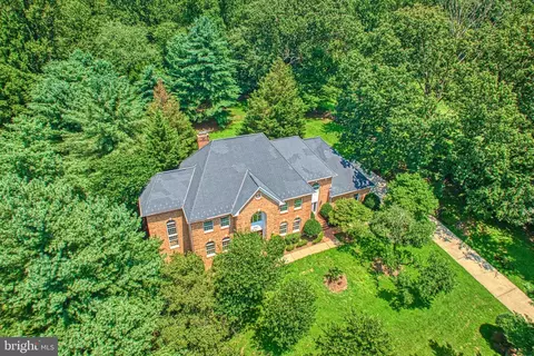 250 Golden Woods Ct, Great Falls, VA 22066