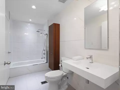 Bath - 1451 Waterfront Rd, Reston, VA 20194 photo 1 of 6